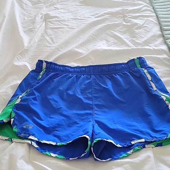 LOT OF 6 DRI-FIT SHORTS SIZE SMALL - Picture 7 of 8